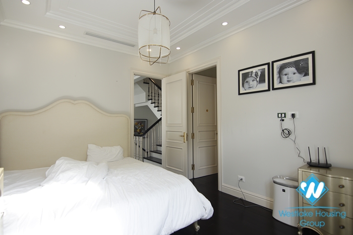 Adjacent villa for rent, equipped with modern furniture for rent in Vinhome Harmony Long Bien